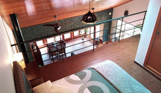 Fantástico loft entre montañas, con piscina comunitaria
