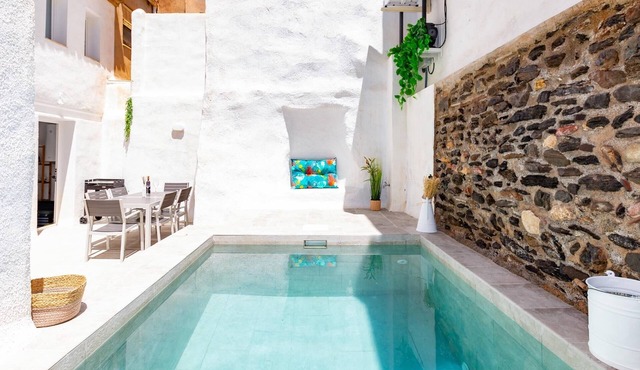 Fantastic house with pool and wifi