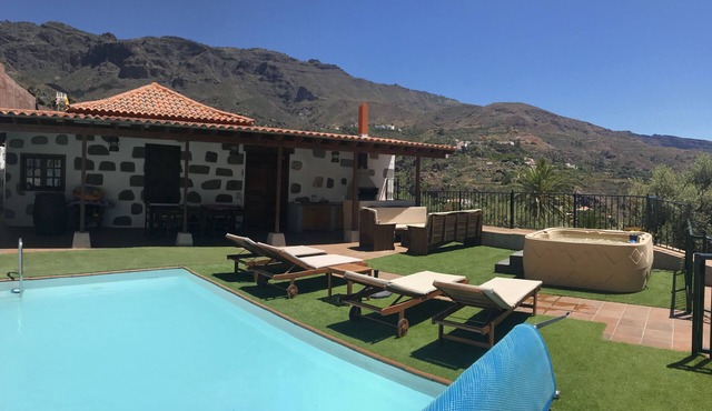 Finca Mariola - Centennial House Santa Lucia - Swimming Pool & Jacuzzi