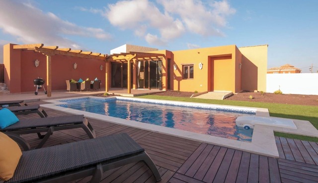 FV4300 Holiday cottage with private pool in Tuineje