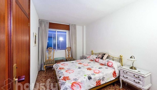 Gold Bedroom in the Center of Alicante