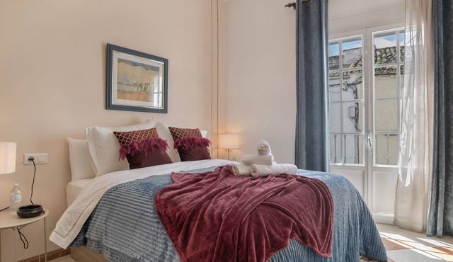 'Granate' Room with Mountain Views, Shared Terrace, and Wi-Fi