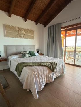 Green Room - Upper Deck Double Private Room in Villa Barbuja