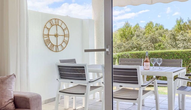 Ground floor apartment, Bellresguard complex, with pool near the beach