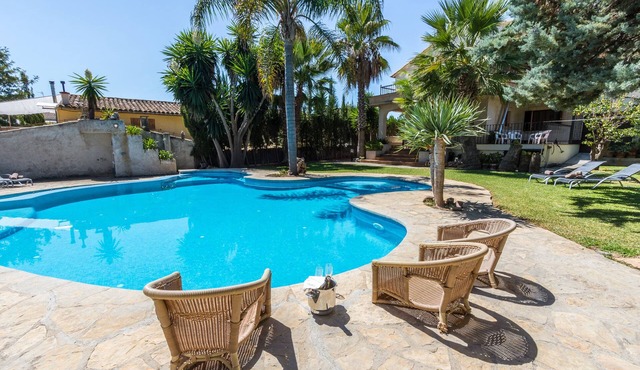 Gual house with private pool
