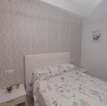 Habitación privada en vivienda compartida con piscina comunitaria en verano Zurgena