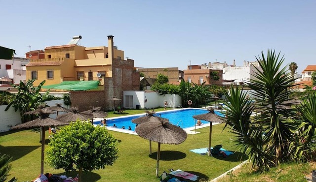 High quality apartment 3 bedrooms, 2 bathrooms & patio/wifi. La Algaba