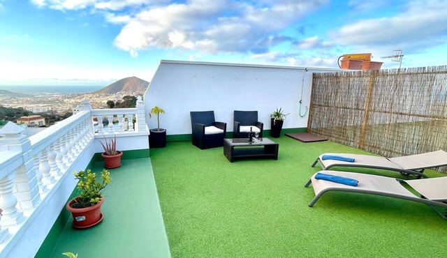 Hliday Home Vivienda Vacacional Casa Anthony with Sea View, Terrace & Wi-Fi