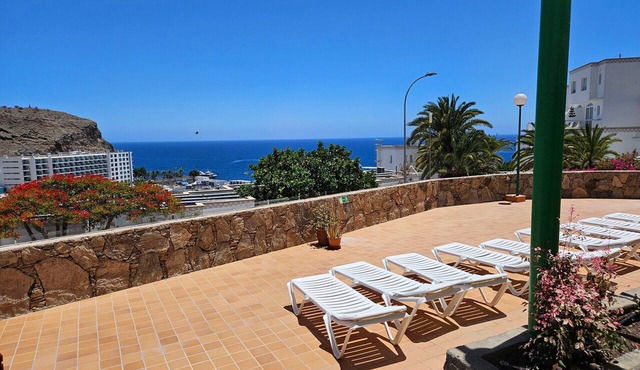 Holiday Apartment 'Casa Los Veleros F1' with Sea View, Wi-Fi & Air Conditioning