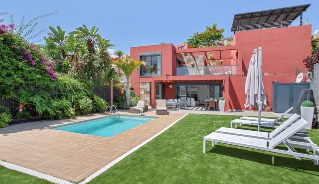Holiday Villa 'Alexandria's Retreat' with Sea Views, Wi-Fi and Air Conditioning