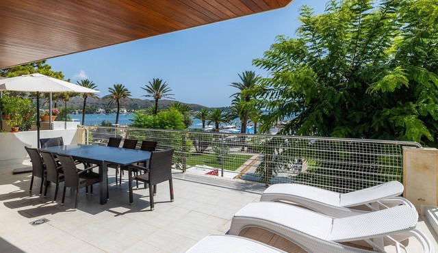 Holiday Apartment Olympo with Sea View, Mountain View, Wi-Fi & Terraces; Street Parking Available
