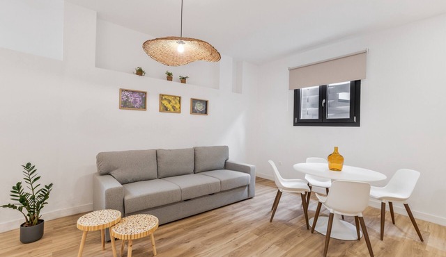 Holiday Apartment '4' with Mountain Views, Shared Terrace and Garden