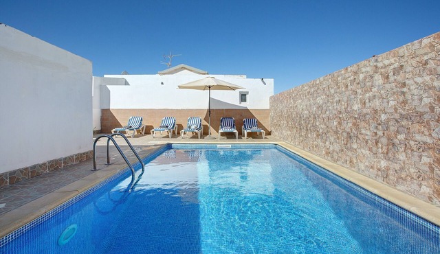 Holiday Apartment 'Casa Tomás C' with Sea Views, Shared Pool and Wi-Fi