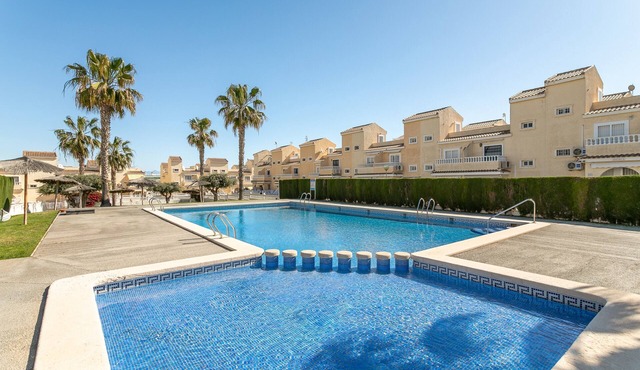Holiday Bungalow Desired Track close to the Sea with Shared Pool & Wi-Fi