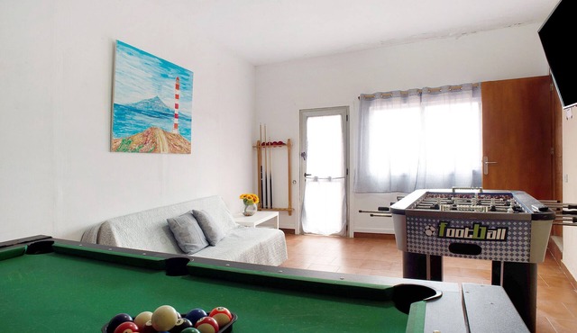 Holiday Home "El Faro Sardina" with Sea View, Terrace & Wi-Fi