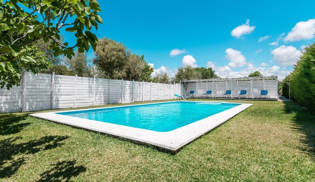 Holiday Home 'El Olivo' with Shared Pool, Private Terrace and Wi-Fi