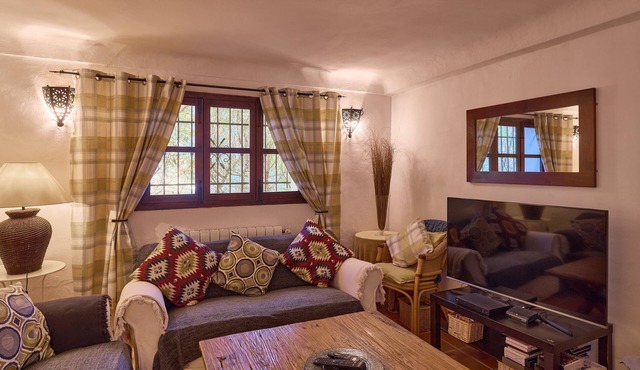 Holiday Home '3 Bedrooms' with Mountain View, Shared Pool and Wi-Fi
