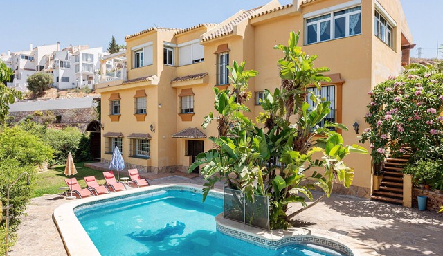 Holiday Home 'Casa Del Golf - 10 Minutes on Foot' with Mountain View, Private Pool and Wi-Fi