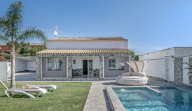 Holiday Home 'Casa El Buda' with Mountain Views, Wi-Fi and Air Conditioning