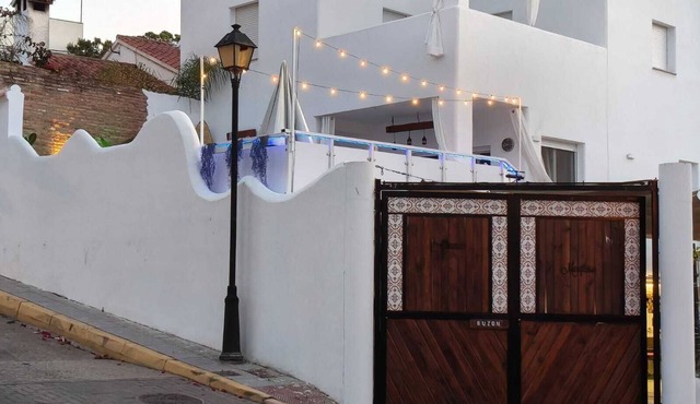 Holiday Home 'Casa Alhamar' with Private Pool, Wi-Fi and Air Conditioning