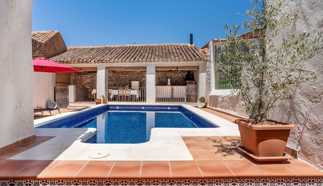 Holiday Home "Casa Juan y Loli" with Mountain Views, Private Pool and Wi-Fi