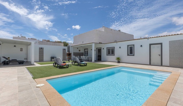 Holiday Home "Casa Muley" with Private Pool, Garden, and Wi-Fi