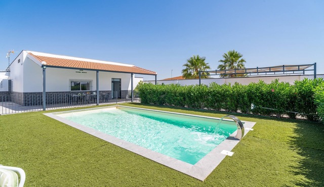 Holiday Home 'Casa Rural Villa Gordito' with Private Pool, Wi-Fi and Air Conditioning