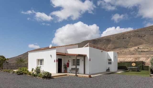 Holiday Home 'Guerepe' with Mountain Views, Wi-Fi and Air Conditioning
