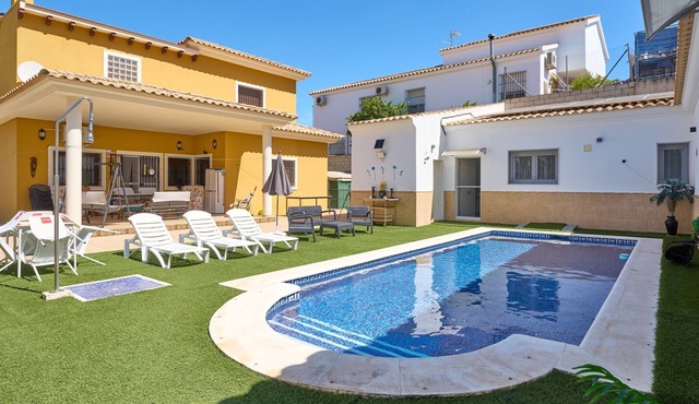 Holiday Home 'Marisol' with Shared Pool, Wi-Fi and Air Conditioning