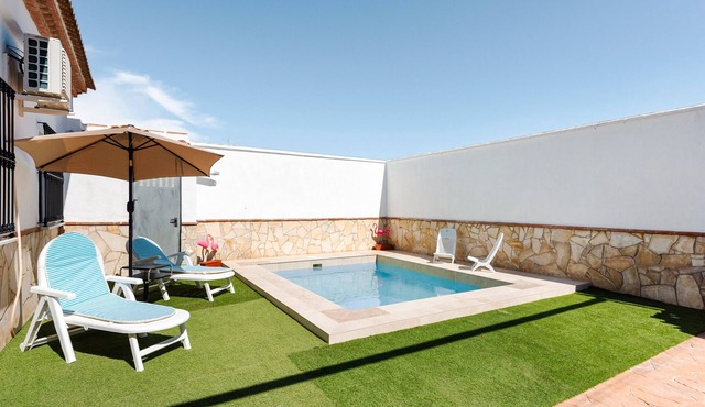 Holiday Home 'Miró' with Mountain Views, Private Pool, Wi-Fi and Air Conditioning