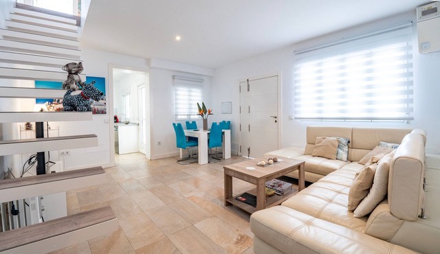 Holiday Home 'Precioso Chalet A Pie De Playa' with Sea View, Wi-Fi and Air Conditioning