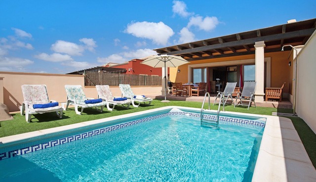 Holiday Home 'Villa Carmen' with Sea Views, Private Pool and Wi-Fi