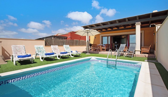 Holiday Home 'Villa Carmen' with Sea Views, Private Pool and Wi-Fi