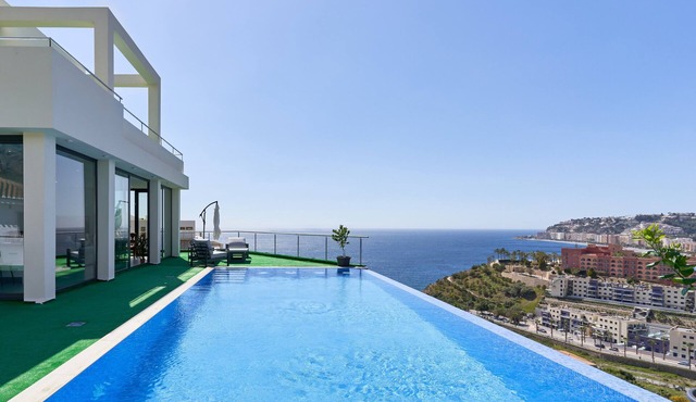 Holiday Home 'Villa Joya Del Mediterraneo' with Sea Views, Wi-Fi and Air Conditioning
