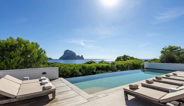 Holiday home with dining facilities