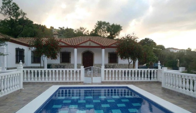 Homerez - Big chalet for 11 ppl. with swimming-pool and terrace at Prado del Rey