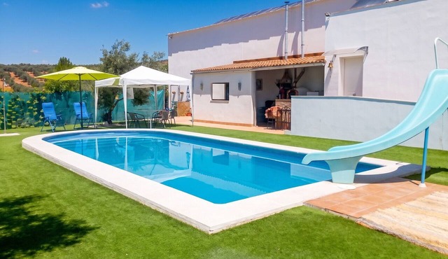 Homerez - Charming House with Pool in Montilla