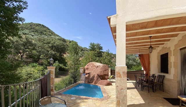 Homerez - House for 10 ppl. with swimming-pool, terrace and balcony at Zambra