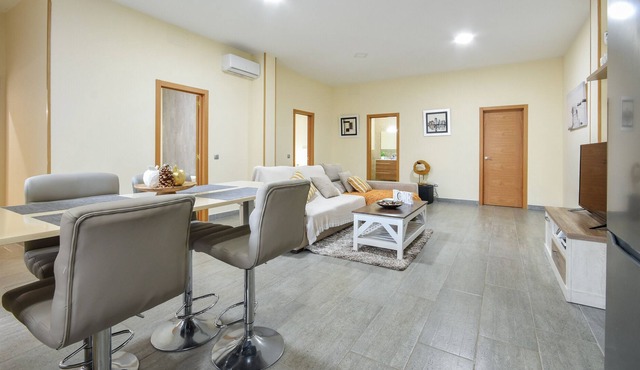 Homerez - Spacious house near the beach and the terrace