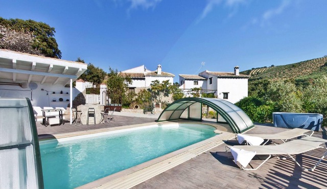 Homerez - Villa for 21 ppl. with swimming-pool, jacuzzi and garden at Granada