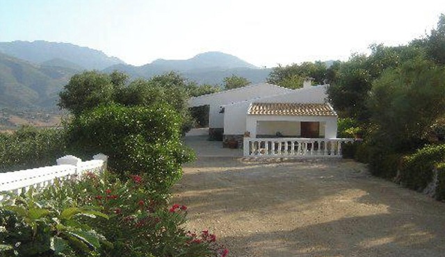 Homerez - Welcoming chalet with lake and mountain view - El Gastor