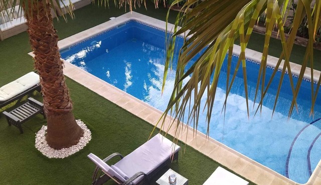HORNACHUELOS.HOUSE WITH POOL LOS CLAVELES.IDEAL FOR FAMILY AND FRIENDS.