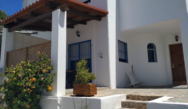 House and garden, quiet area, near the beach