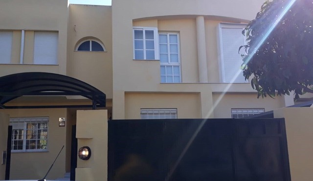 House with swimming pool in the best area of Jerez