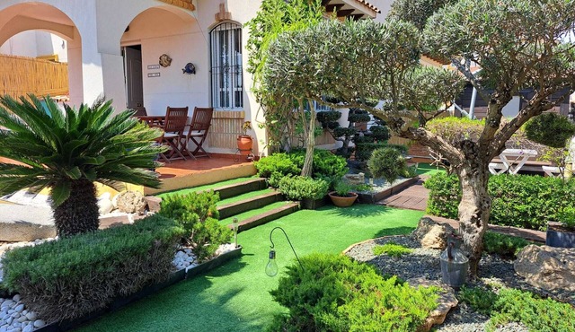 House with garden next to the Natural Park of Salinas de Santa Pola and beaches