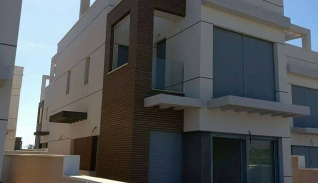 House with terrace and pool, near the beach and harbor