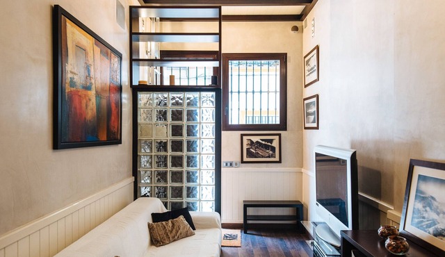 House with private terrace 15min from the center, next to the Santa Justa station