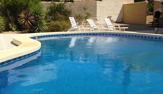 HUGE POOL AND NOW UNIQUELY, A TOTALLY SEPERATE KIDS SPLASH /ADULT CHILLOUT POOL