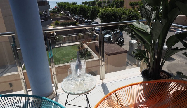 Ibiza Beach 3Bedroom Apartment, wi-fi, balcony with sea view
