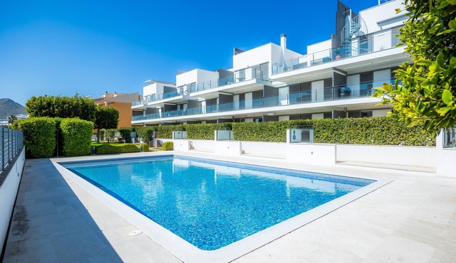 Immacolato piano terra con giardino privato e piscina comunnal a pinaret